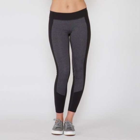 Prana Gabi Leggings Mid Rise Black Grey Panel Yoga Performance Size Small - Picture 11 of 11